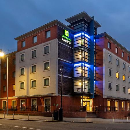 Holiday Inn Express Stevenage By Ihg Eksteriør billede