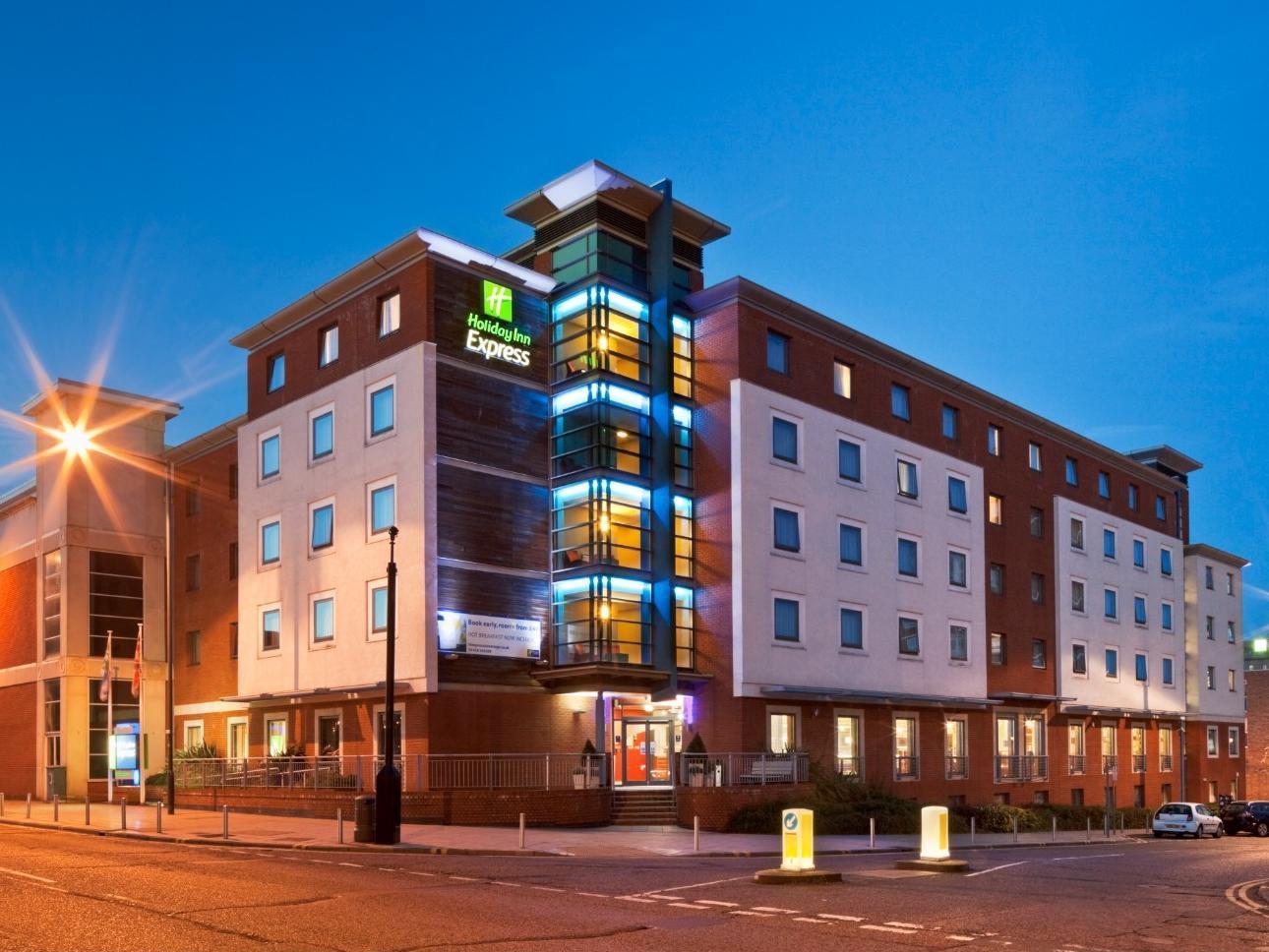 Holiday Inn Express Stevenage By Ihg Eksteriør billede