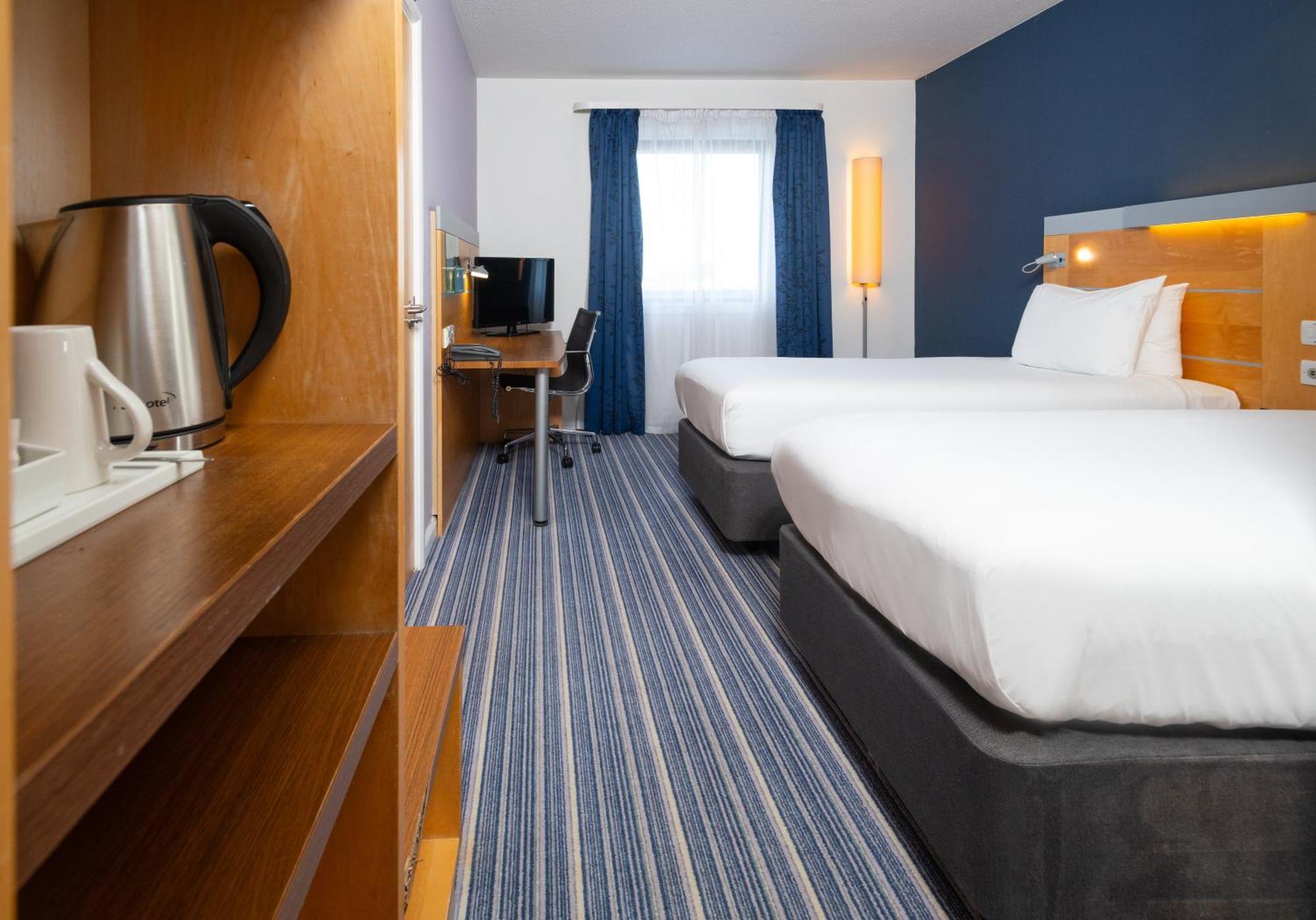 Holiday Inn Express Stevenage By Ihg Eksteriør billede