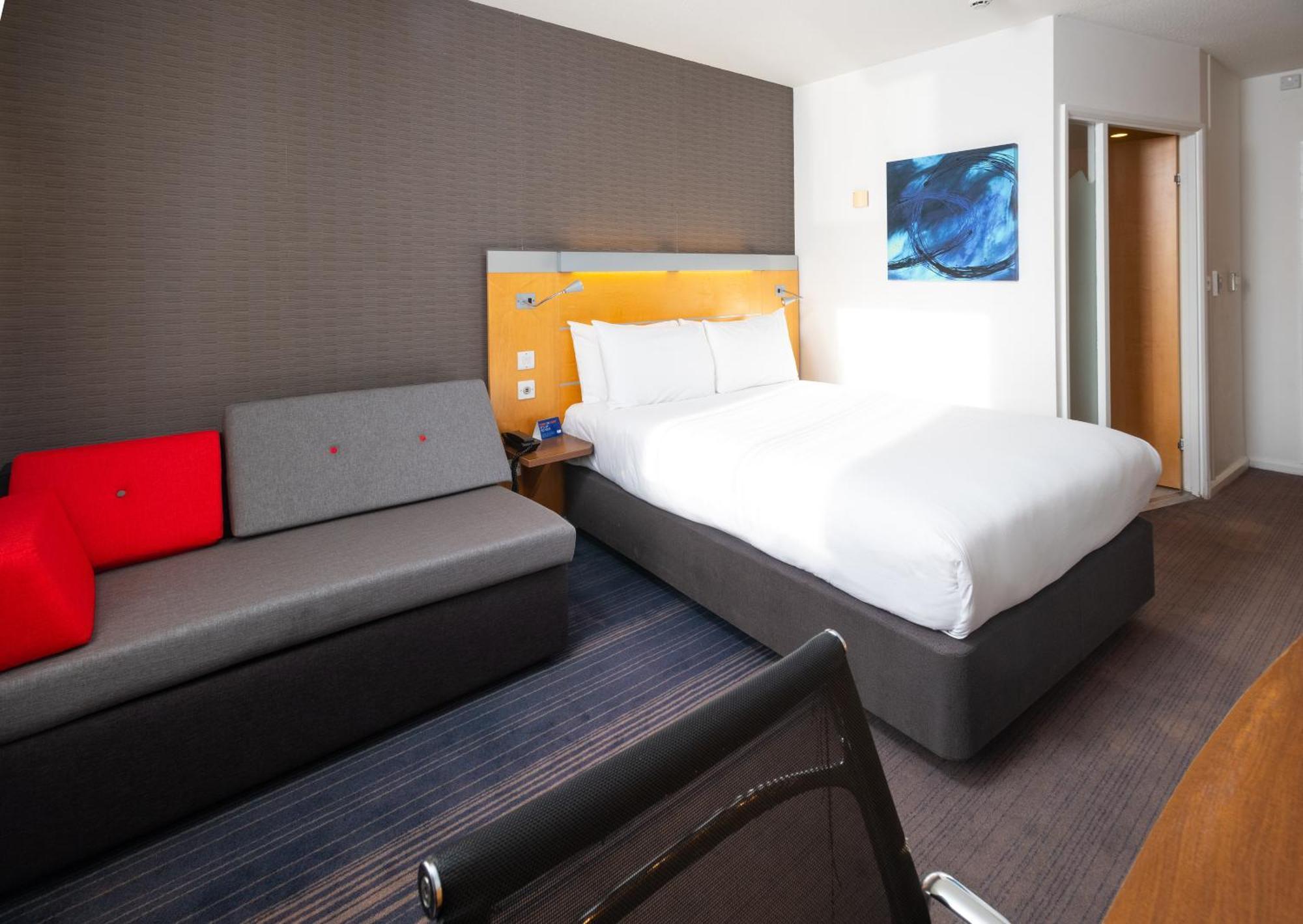 Holiday Inn Express Stevenage By Ihg Eksteriør billede