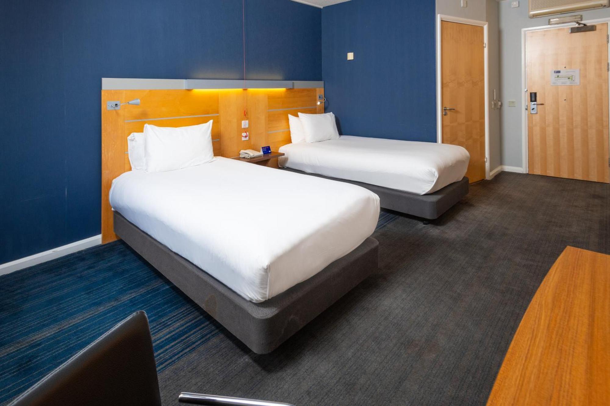 Holiday Inn Express Stevenage By Ihg Eksteriør billede