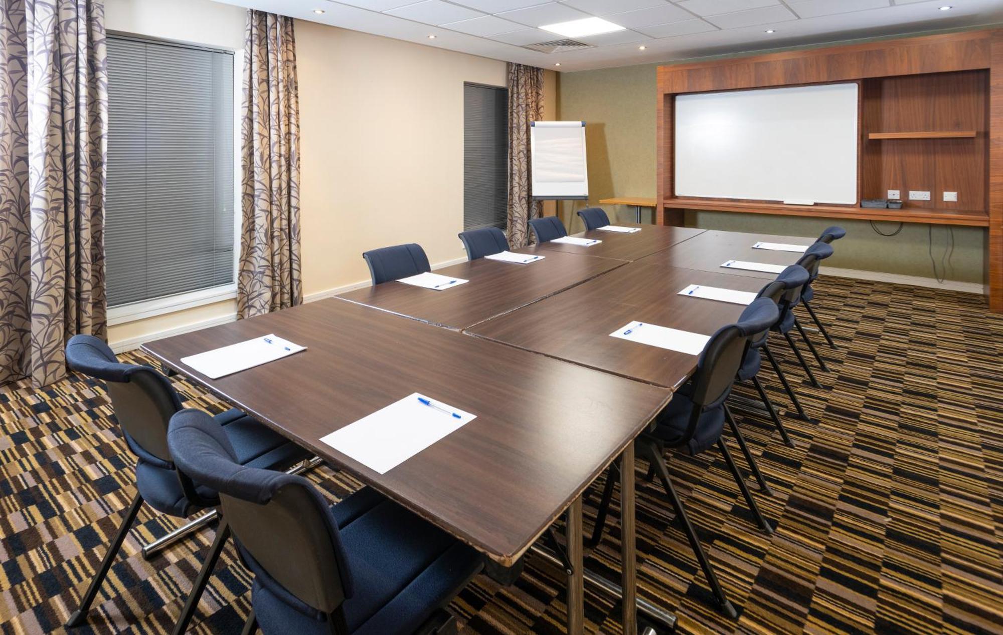 Holiday Inn Express Stevenage By Ihg Eksteriør billede