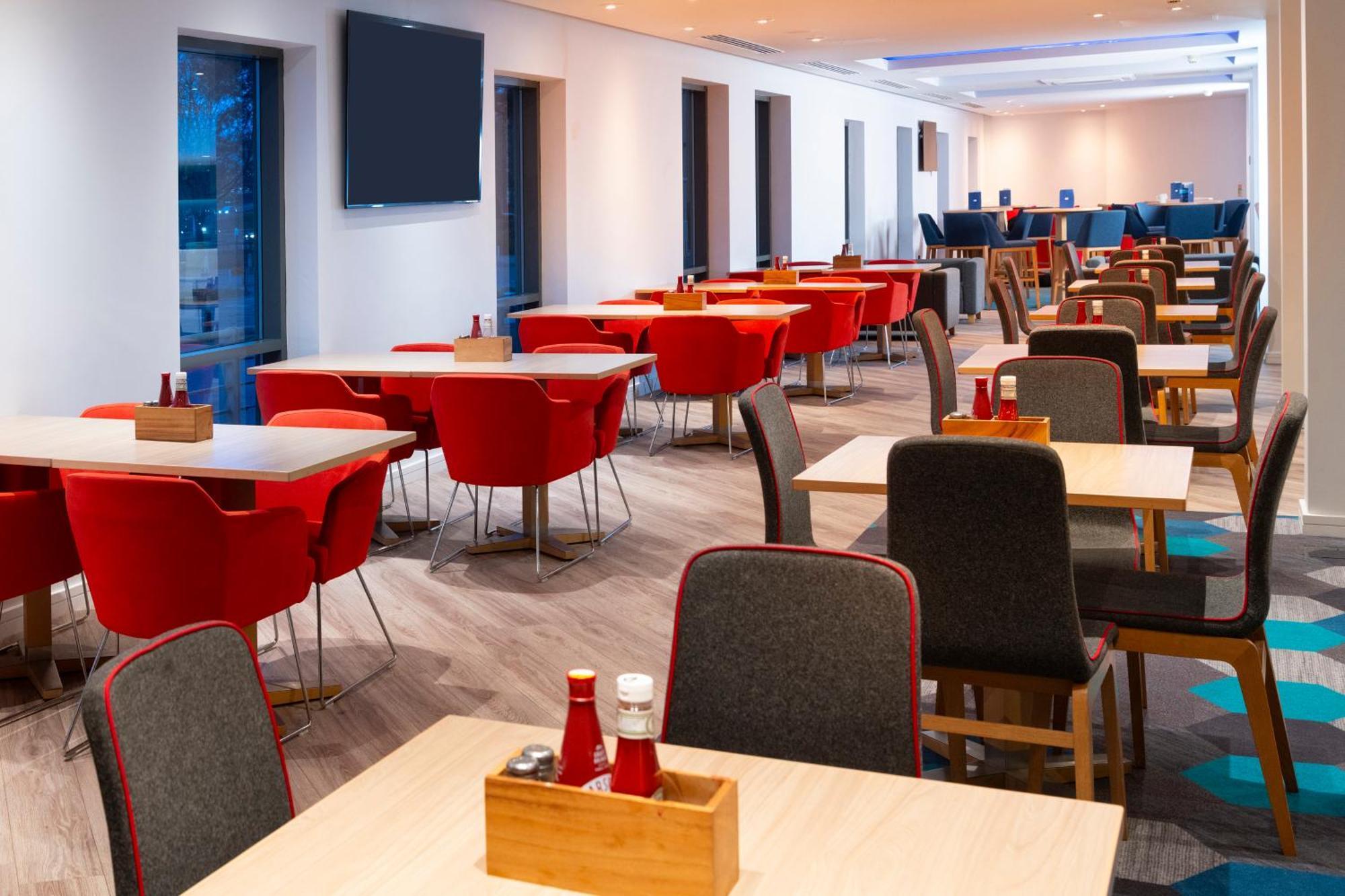 Holiday Inn Express Stevenage By Ihg Eksteriør billede