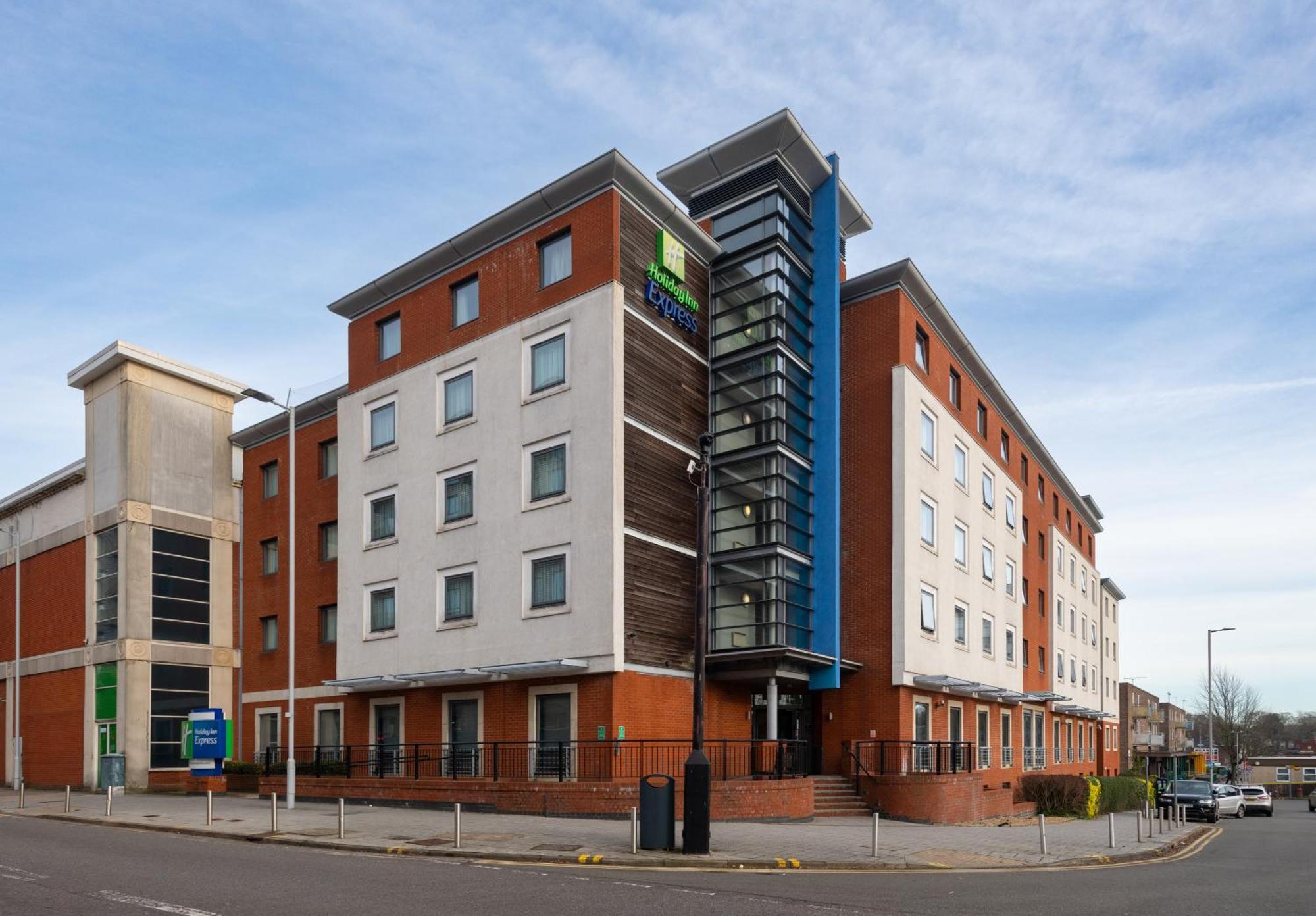Holiday Inn Express Stevenage By Ihg Eksteriør billede