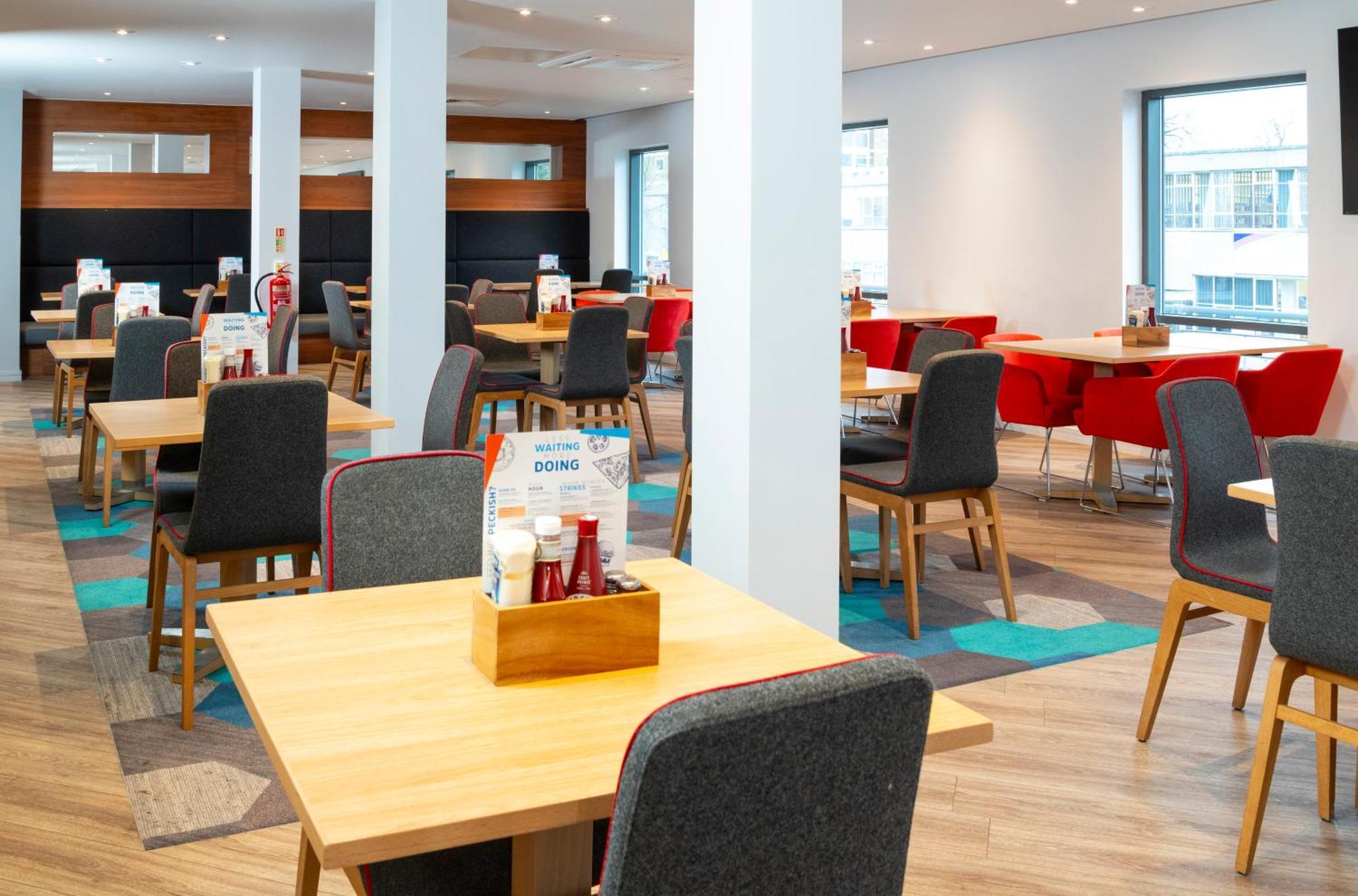 Holiday Inn Express Stevenage By Ihg Eksteriør billede