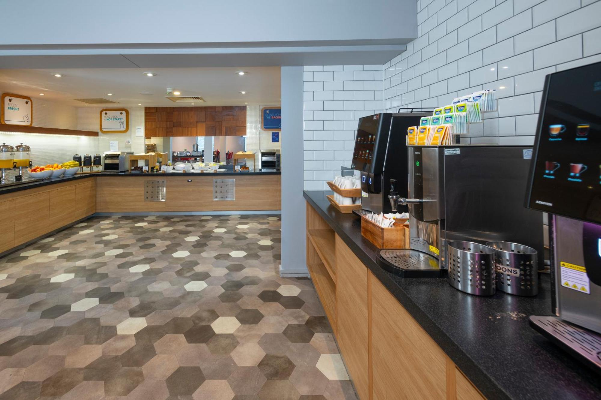 Holiday Inn Express Stevenage By Ihg Eksteriør billede