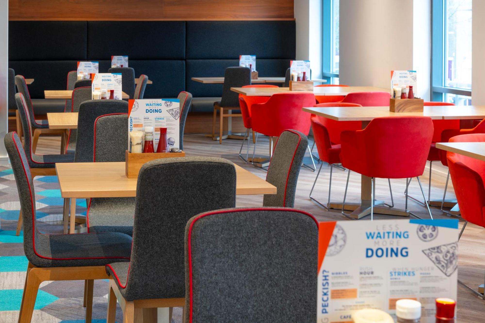 Holiday Inn Express Stevenage By Ihg Eksteriør billede