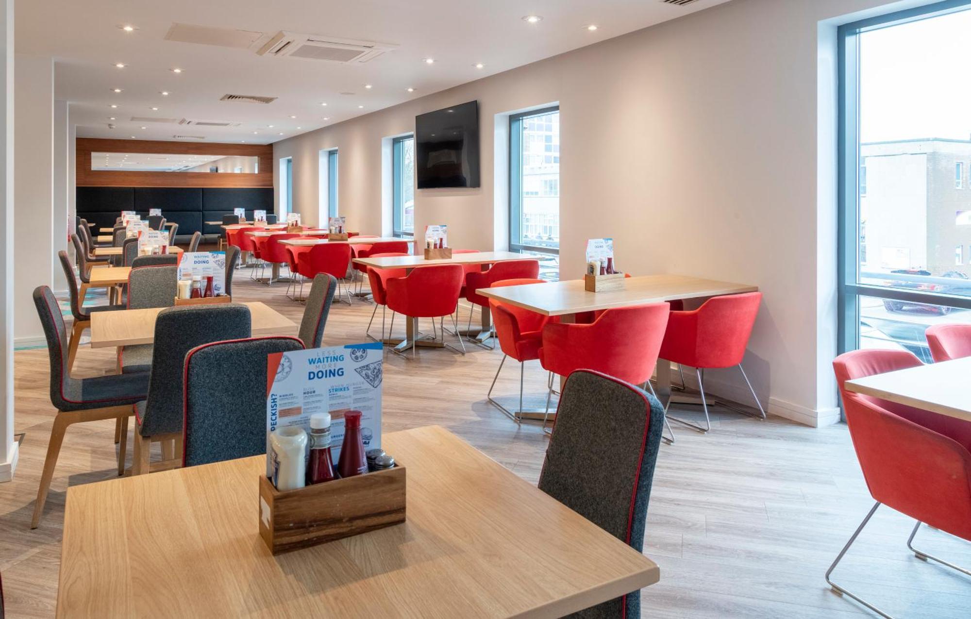 Holiday Inn Express Stevenage By Ihg Eksteriør billede