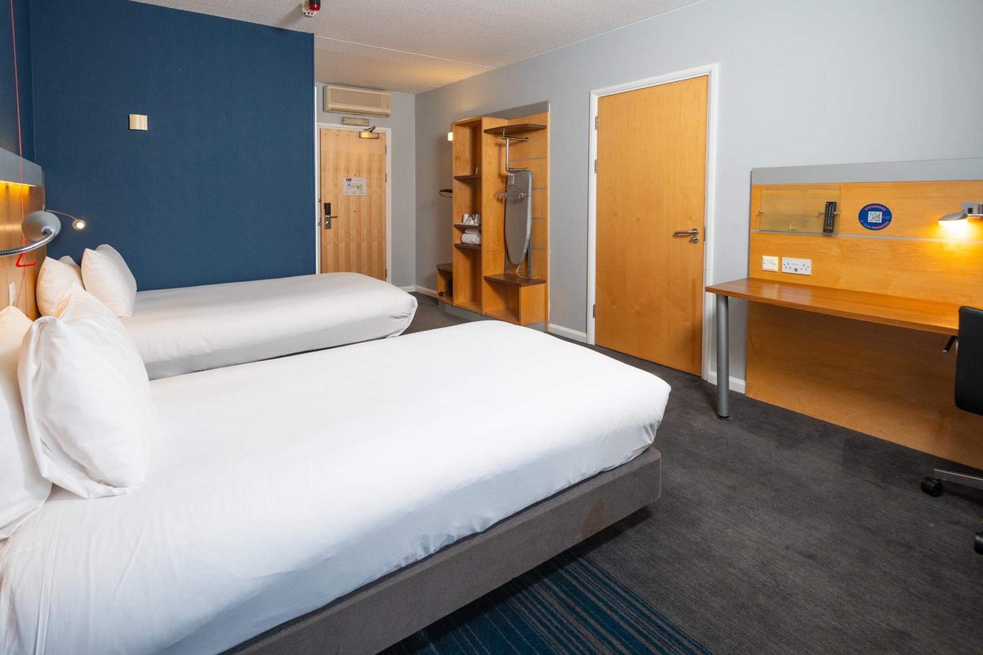 Holiday Inn Express Stevenage By Ihg Eksteriør billede
