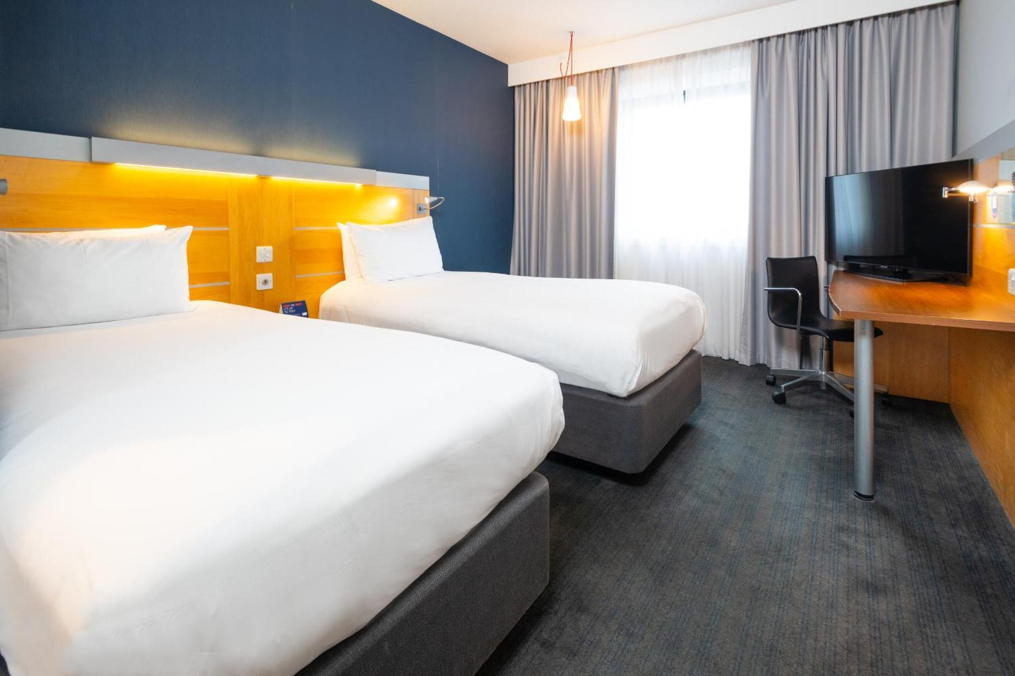 Holiday Inn Express Stevenage By Ihg Eksteriør billede