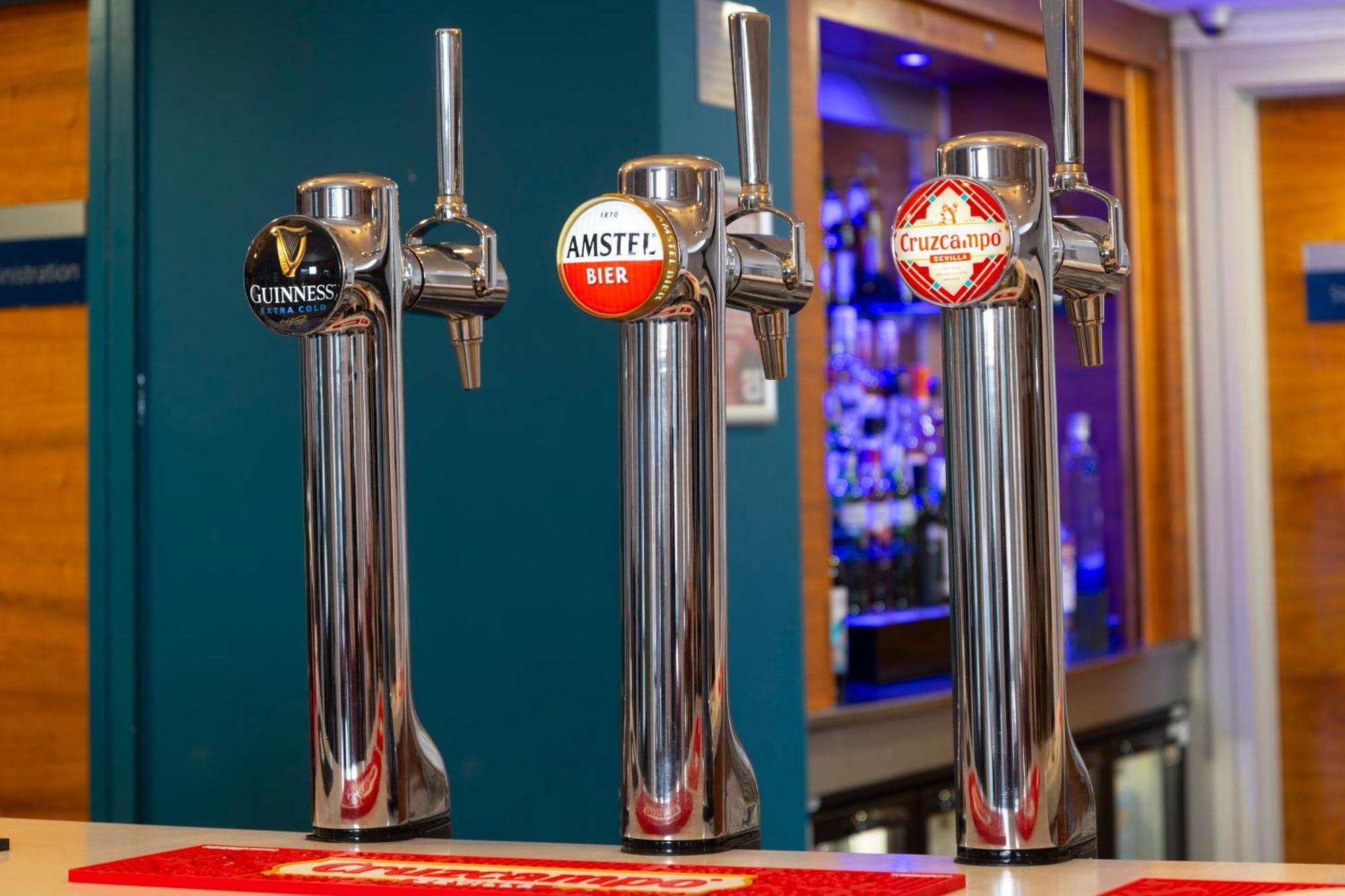 Holiday Inn Express Stevenage By Ihg Eksteriør billede