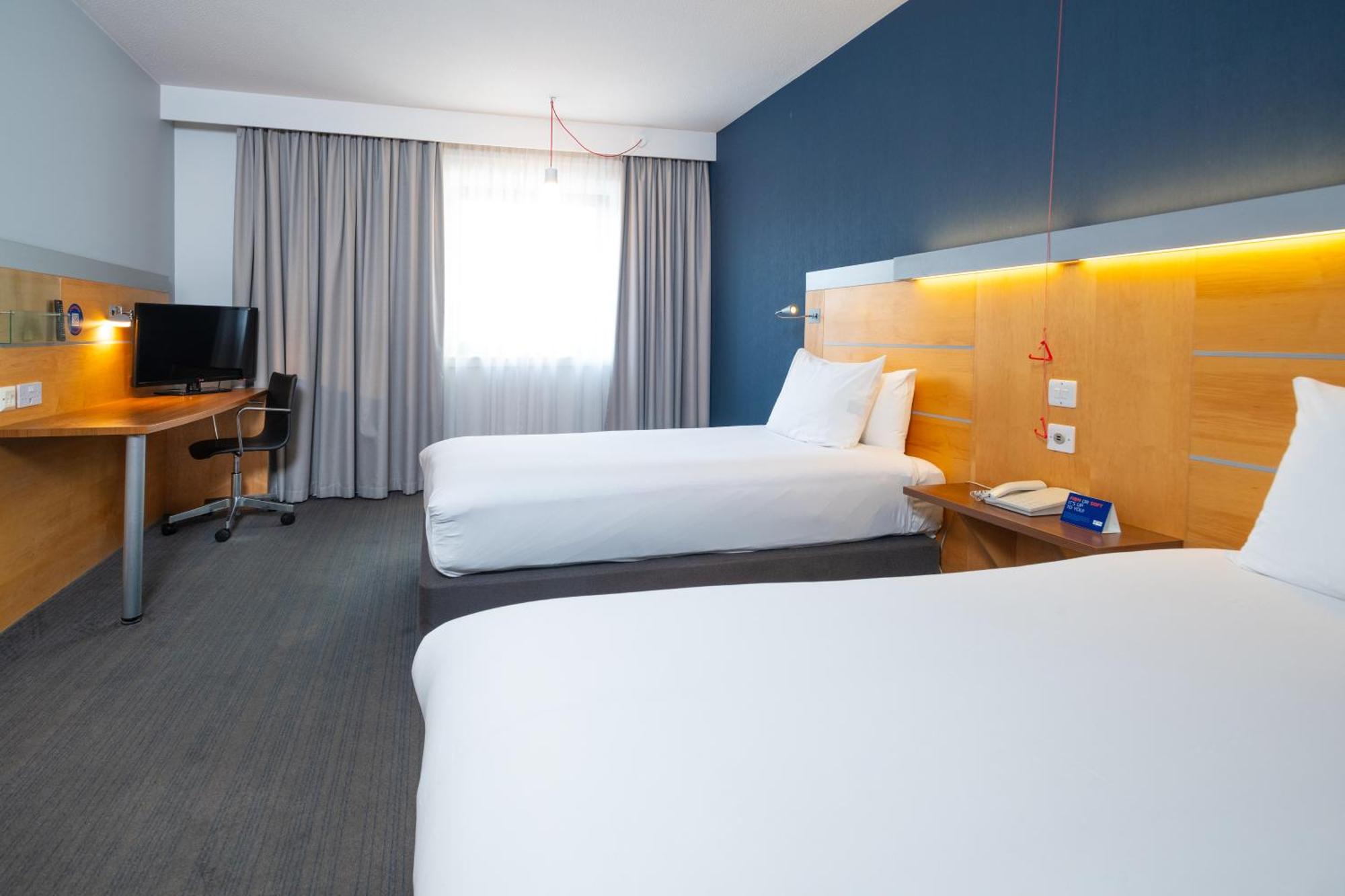 Holiday Inn Express Stevenage By Ihg Eksteriør billede