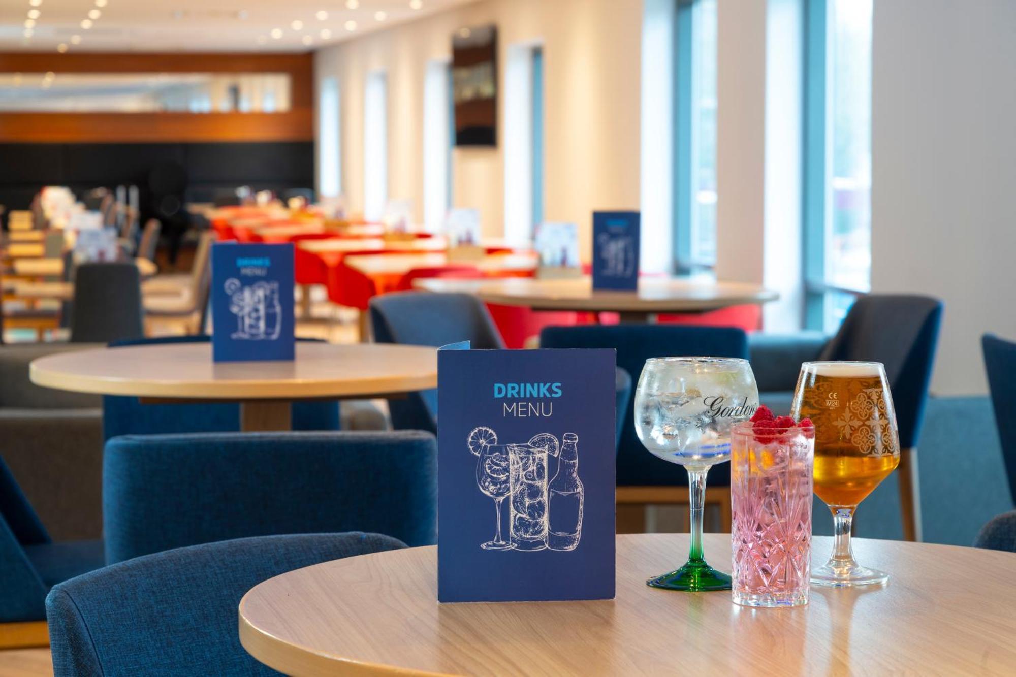 Holiday Inn Express Stevenage By Ihg Eksteriør billede