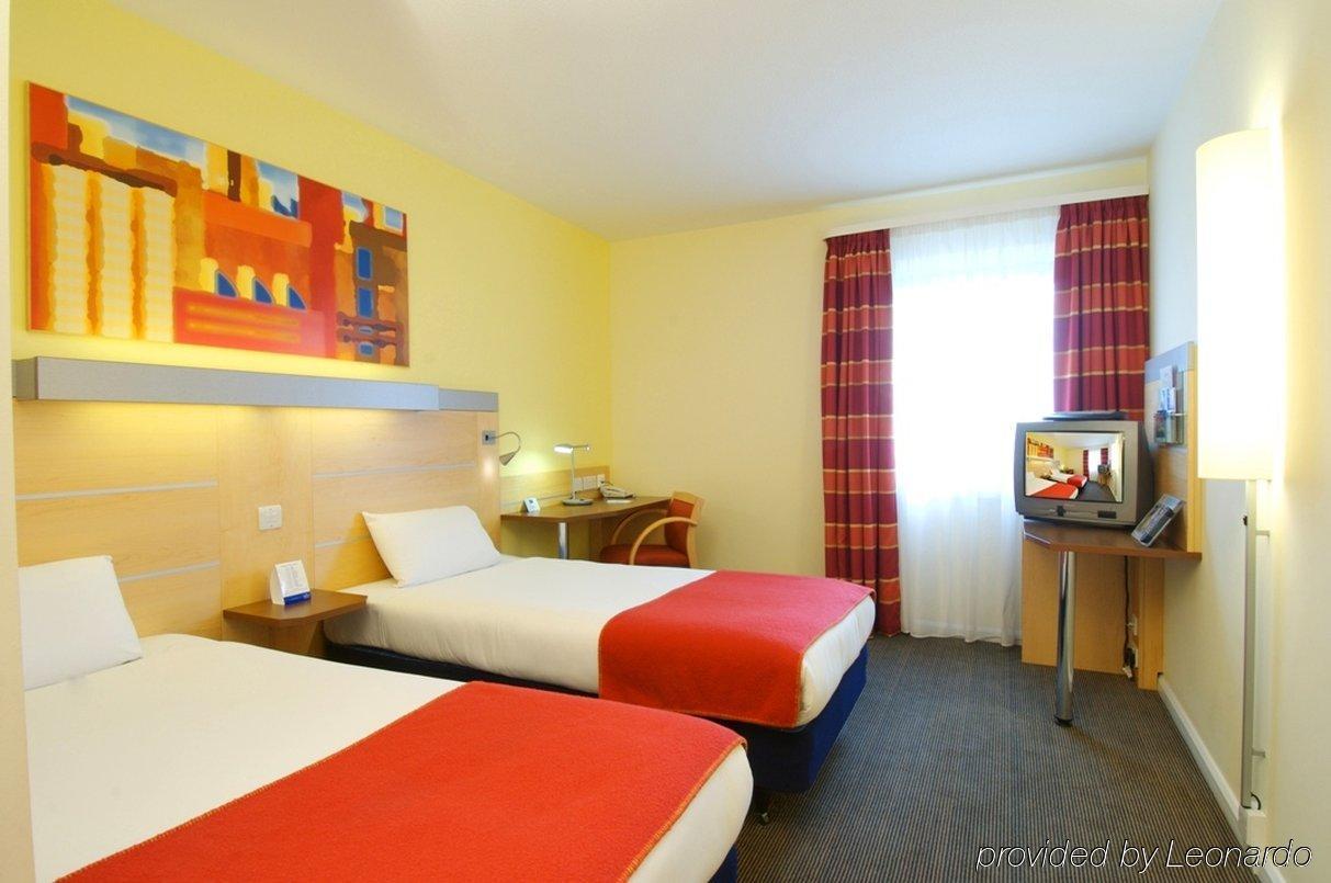 Holiday Inn Express Stevenage By Ihg Eksteriør billede