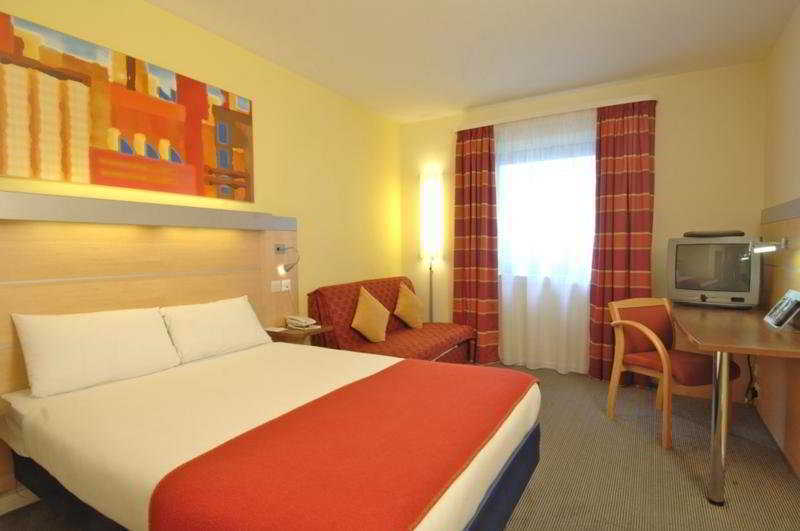 Holiday Inn Express Stevenage By Ihg Eksteriør billede